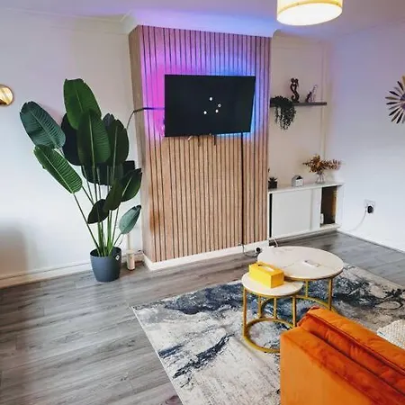 Swankyhome4groups/contractors/m6 * Birmingham
