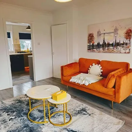 Swankyhome4groups/contractors/m6 Holiday home